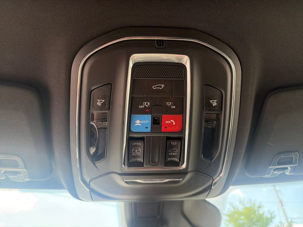 Used 2024 Jeep Grand Cherokee Altitude AWD/4WD image 38