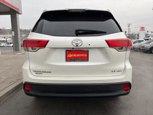 Certified 2019 Toyota Highlander Plus image 5