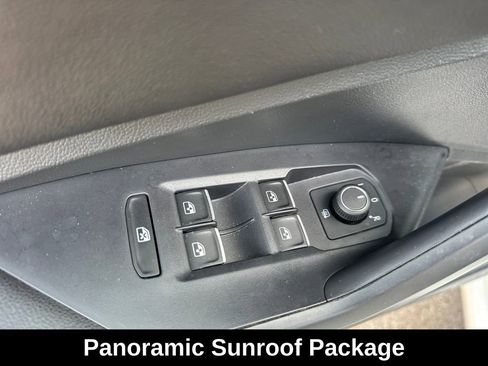 Used 2023 Volkswagen Jetta SE w/ Panoramic Sunroof Package FWD image 11