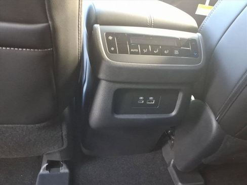 New 2025 Nissan Pathfinder SL image 28