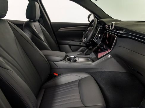 Used 2024 Maserati Grecale GT image 23
