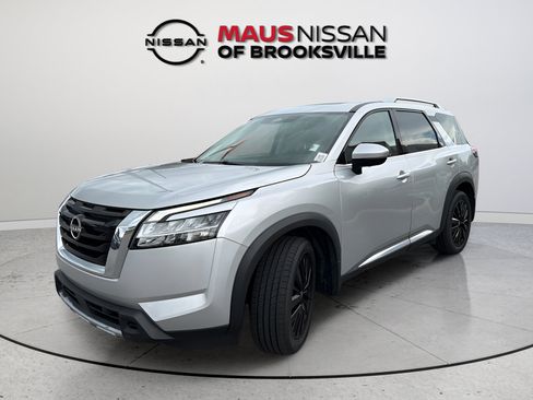 Certified 2024 Nissan Pathfinder Platinum w/ Cargo Package AWD/4WD image 3