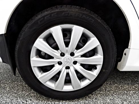 Used 2013 Toyota Corolla LE FWD image 19