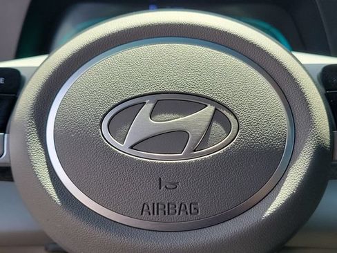 Used 2025 Hyundai Elantra Hybrid FWD image 25