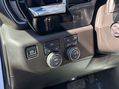 Used 2025 Chevrolet Silverado 1500 LTZ w/ LTZ Convenience Package II AWD/4WD image 20