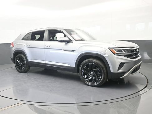 Used 2022 Volkswagen Atlas Cross Sport SE FWD image 8