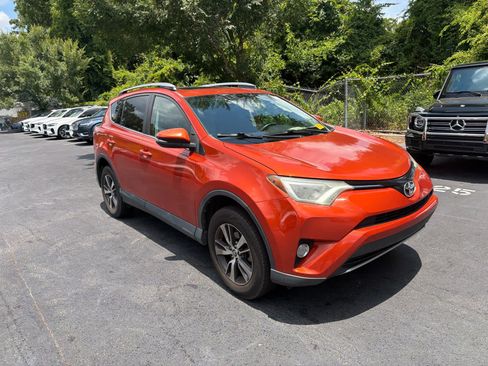 Used 2016 Toyota RAV4 XLE FWD image 2