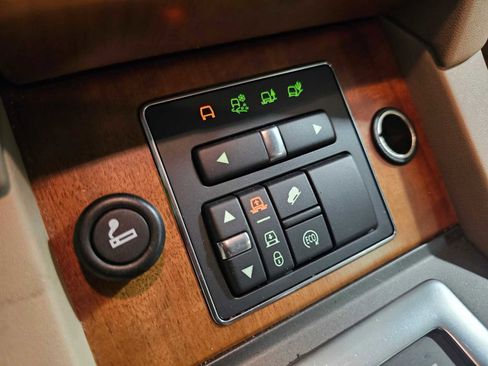 Used 2016 Land Rover LR4 HSE image 25