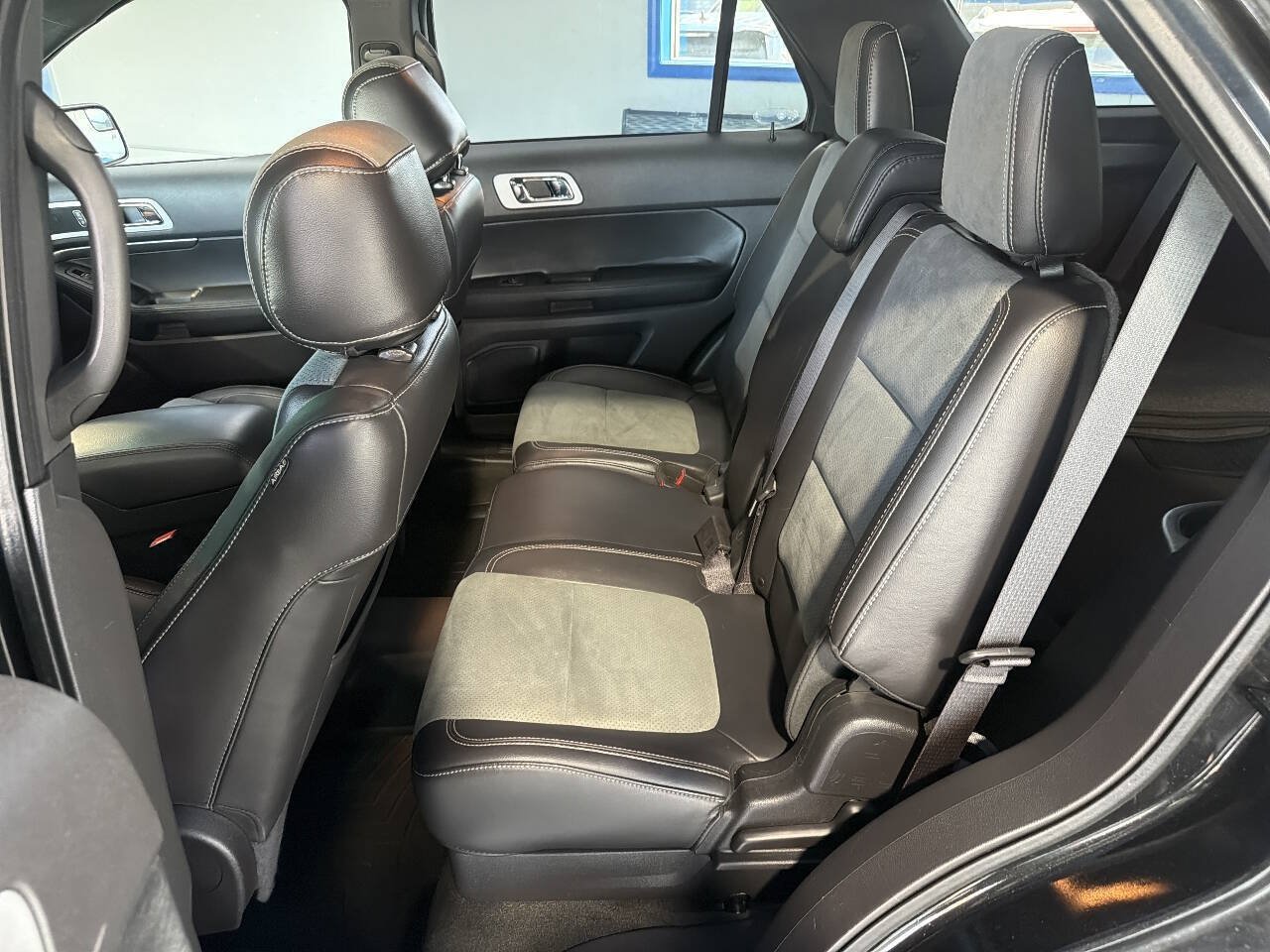 Used 2015 Ford Explorer XLT w/ Equipment Group 202A AWD/4WD image 17