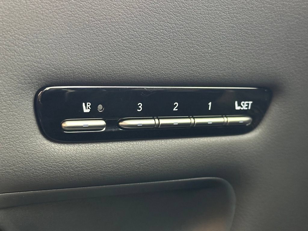 Used 2022 Lexus LS 500 AWD image 40