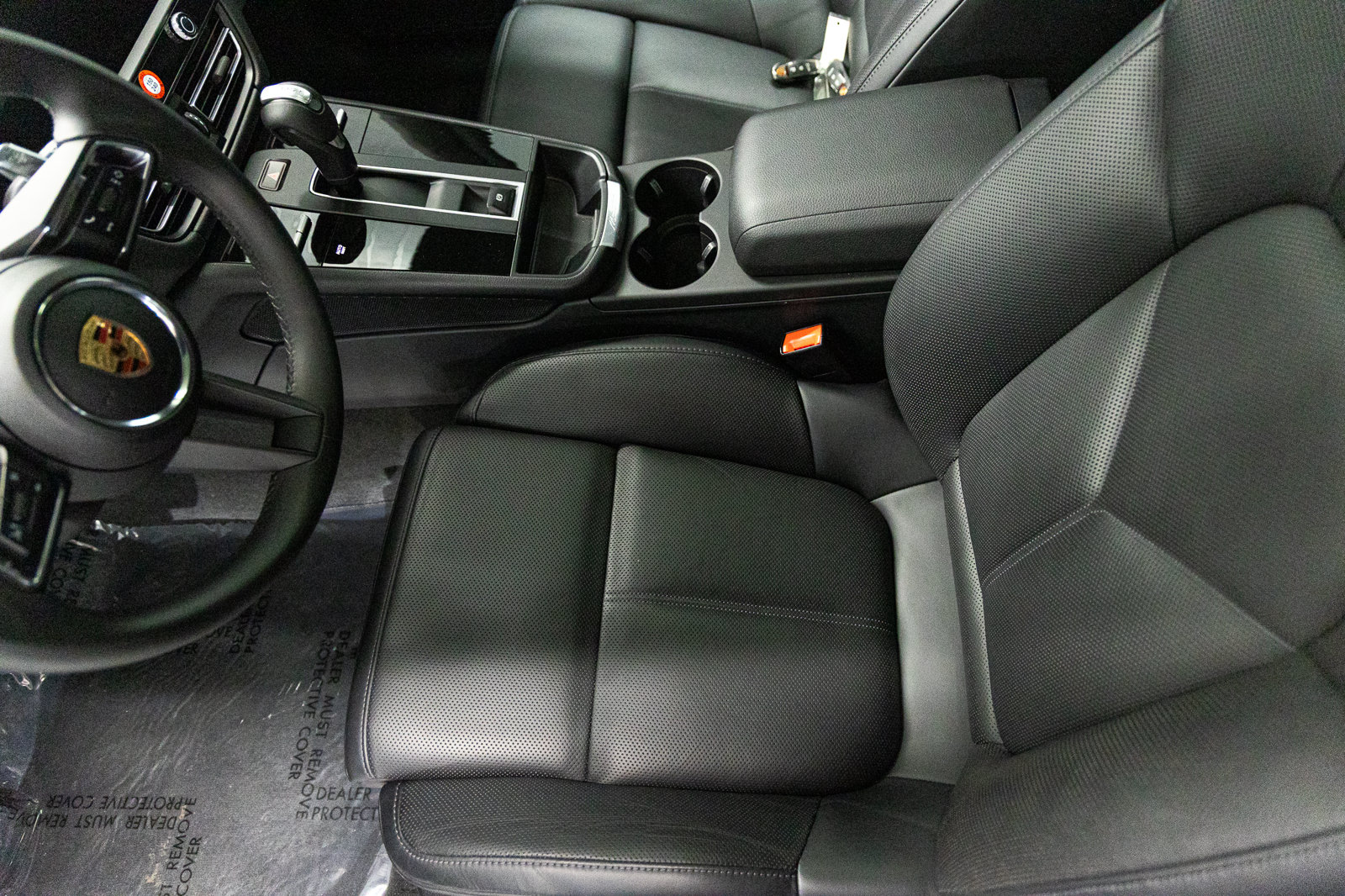 Used 2025 Porsche Macan AWD/4WD image 25
