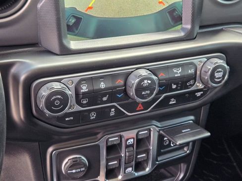 Used 2021 Jeep Gladiator Willys image 24