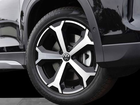 New 2026 Volkswagen Tiguan SE AWD/4WD image 3