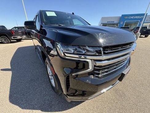 Used 2022 Chevrolet Suburban LT w/ Luxury Package image 14