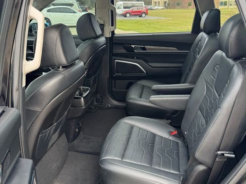 Used 2022 Kia Telluride SX w/ SX Prestige Package image 17