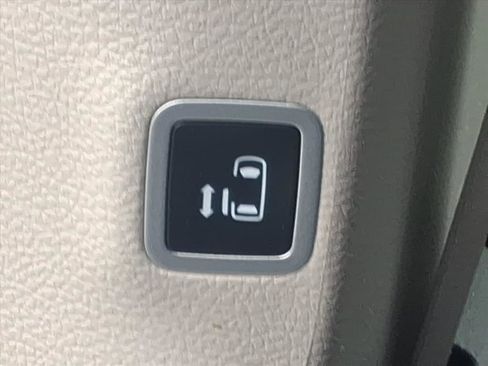 Used 2024 Chrysler Pacifica Touring-L image 31