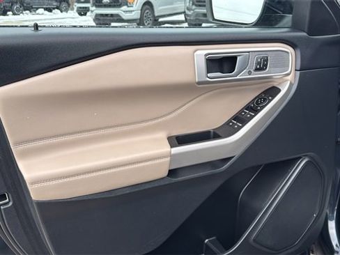Certified 2023 Ford Explorer Limited w/ Hybrid Equipment Group 310A image 9