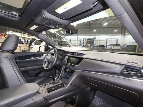 Certified 2025 Cadillac XT5 Premium Luxury image 28