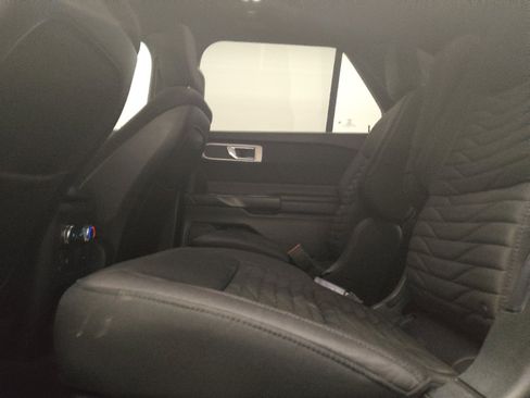 Used 2020 Ford Explorer XLT RWD image 18