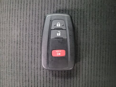 Used 2019 Toyota C-HR XLE FWD image 32
