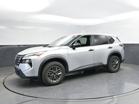 Used 2024 Nissan Rogue S FWD image 7