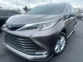 Used 2022 Toyota Sienna Limited FWD video 1