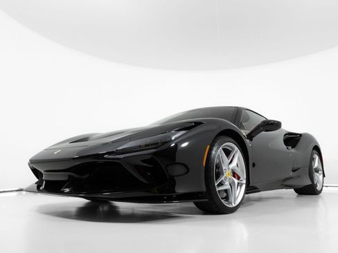 Used 2022 Ferrari F8 Tributo RWD image 14