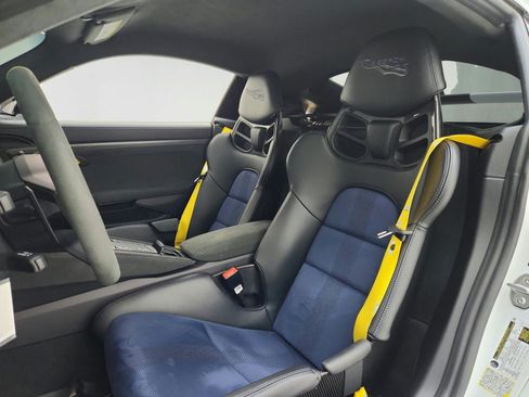 Used 2025 Porsche 718 Cayman GT4 RS RWD image 17