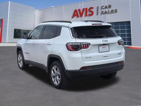 Used 2025 Jeep Compass Latitude w/ Sun & Sound Group AWD/4WD image 9