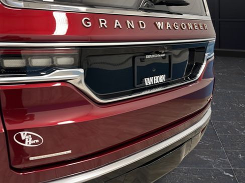 Used 2022 Jeep Grand Wagoneer Series III w/ Rear Seat Video Group 1 AWD/4WD image 46