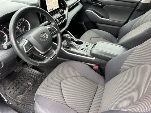 Used 2024 Toyota Highlander LE image 9