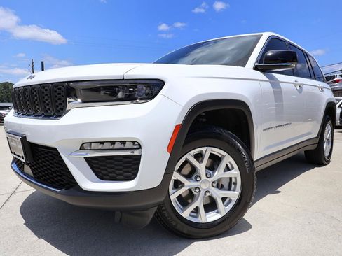 Used 2023 Jeep Grand Cherokee Limited AWD/4WD image 2