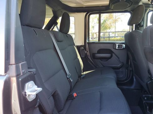 Used 2019 Jeep Wrangler Unlimited Sport S image 23