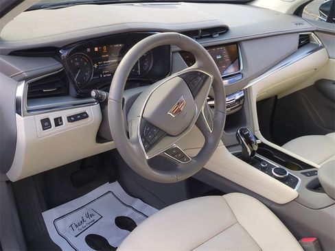 Used 2021 Cadillac XT5 Premium Luxury image 13