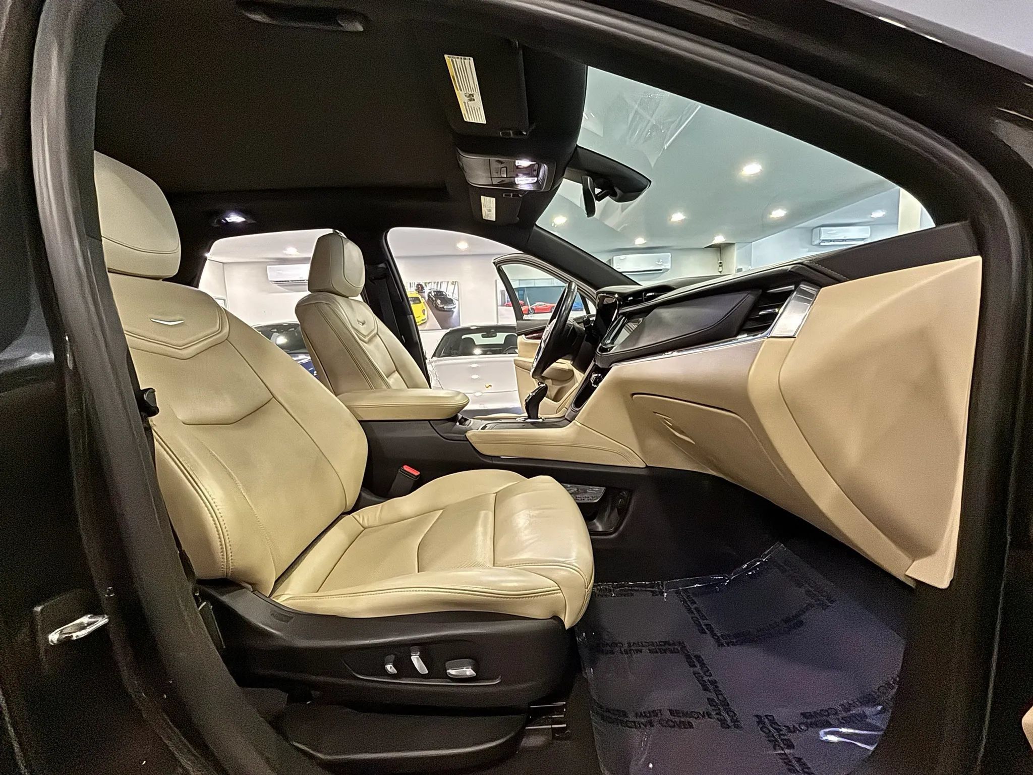 Used 2018 Cadillac XT5 Premium Luxury FWD image 21