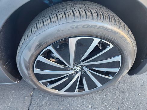 New 2025 Volkswagen ID.4 Pro image 27