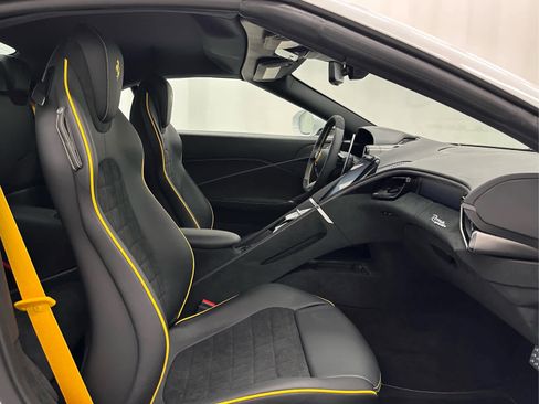 Used 2025 Ferrari Roma Spider RWD image 23