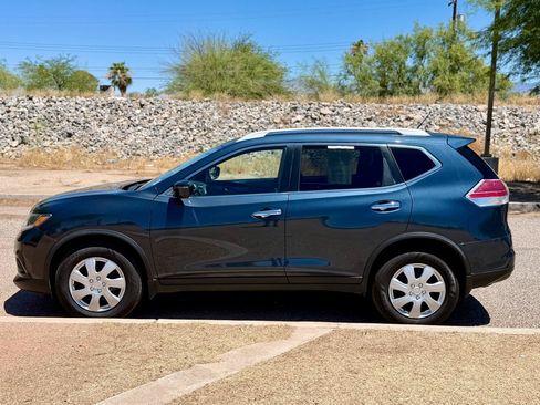 Used 2016 Nissan Rogue S w/ Appearance Package FWD image 2