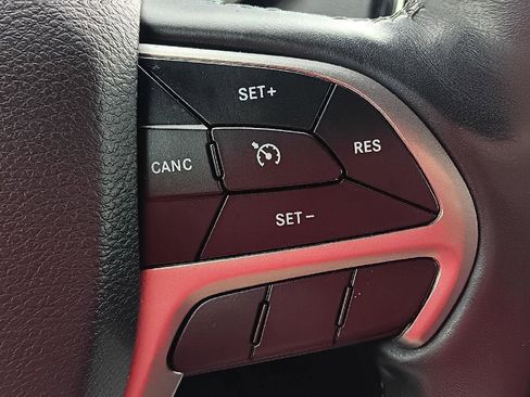 Used 2020 Jeep Grand Cherokee Overland RWD image 19