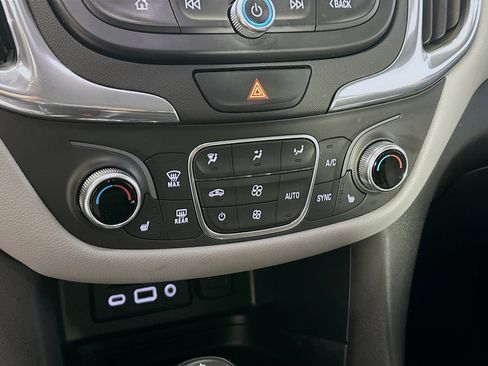 Used 2020 Chevrolet Equinox LT image 24