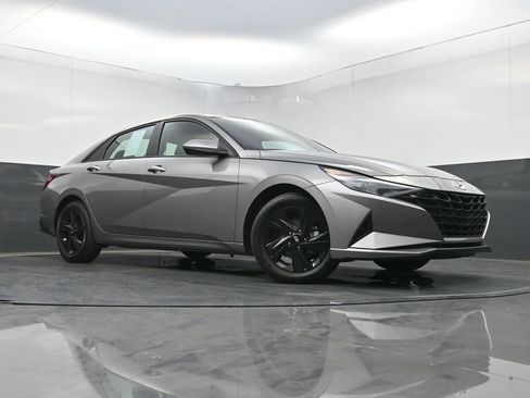 Used 2023 Hyundai Elantra Blue FWD image 22