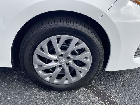 Used 2017 Toyota Corolla LE FWD image 3