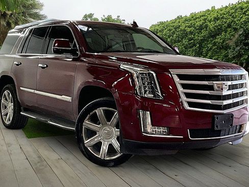 Used 2017 Cadillac Escalade Luxury RWD image 9