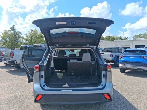 Used 2021 Toyota Highlander XLE AWD/4WD image 21