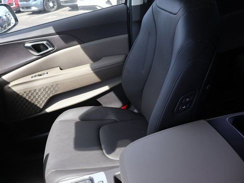 New 2026 Kia Carnival EX FWD image 21