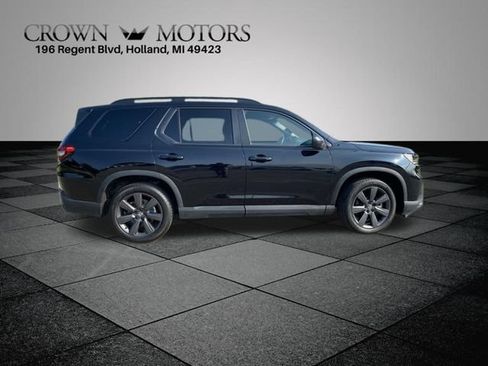 Used 2025 Honda Pilot Sport image 11