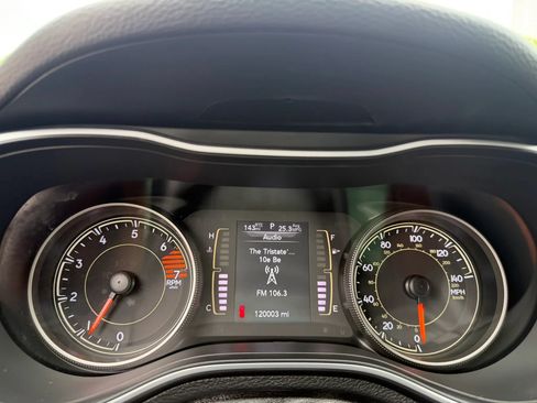 Used 2020 Jeep Cherokee Latitude w/ Cold Weather Group AWD/4WD image 21