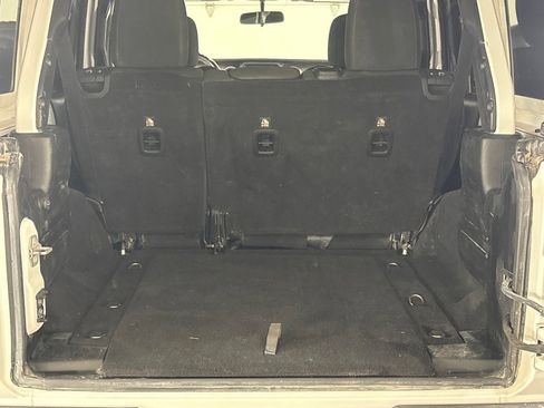 Used 2018 Jeep Wrangler Unlimited Sport S image 31