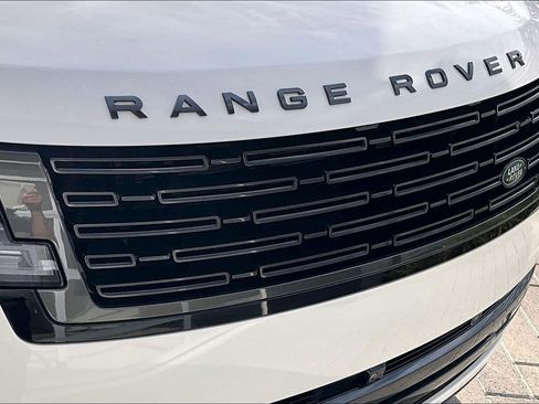Certified 2025 Land Rover Range Rover SE image 29