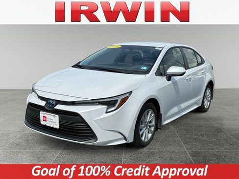 Certified 2025 Toyota Corolla LE w/ LE Premium Package AWD/4WD image 1